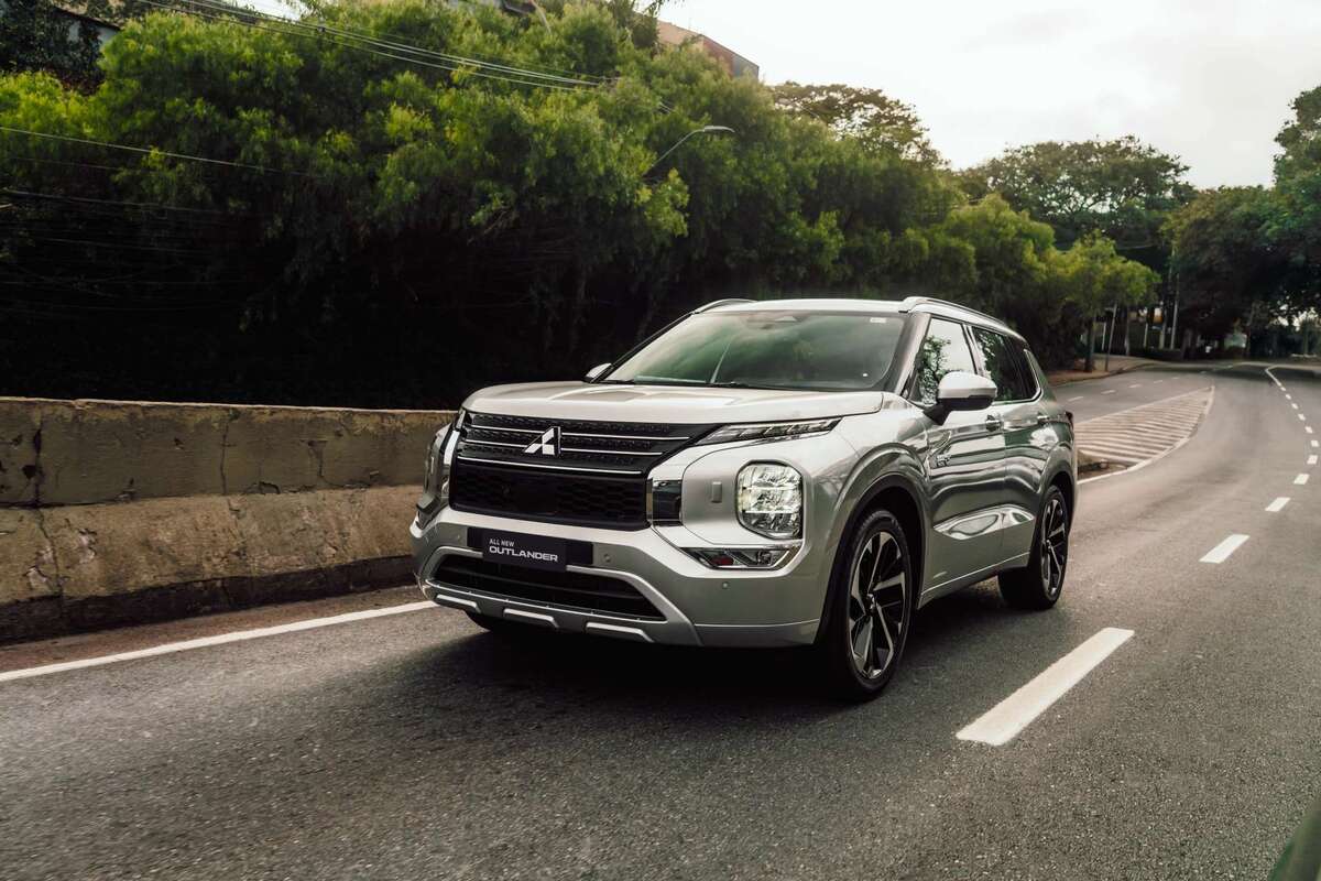 MIT_Outlander_PHEV_-928-Edit-1-1